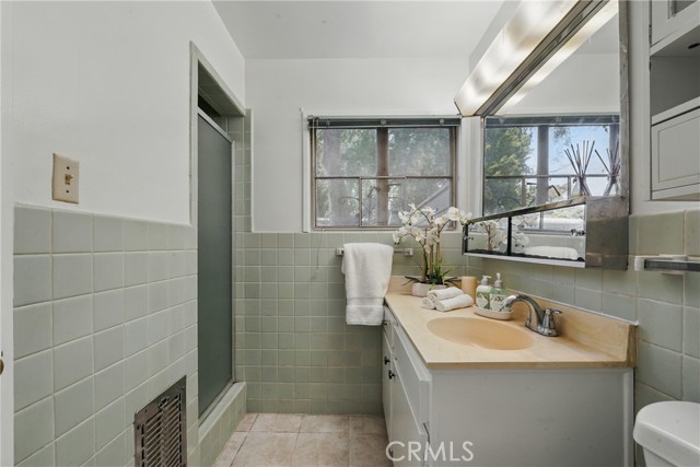 5179 Village, Los Angeles CA: https://media.crmls.org/medias/9776317c-61a5-4cdd-8d34-5f05ef6cf0e6.jpg