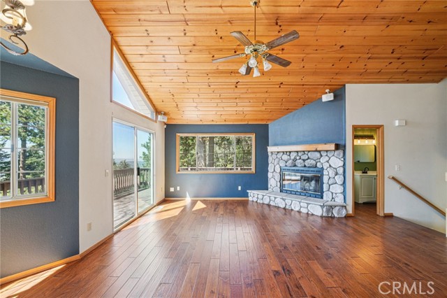 Detail Gallery Image 3 of 35 For 25274 North Rd, Twin Peaks,  CA 92391 - 3 Beds | 2/1 Baths