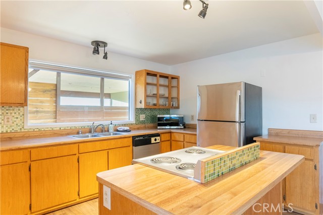 72939 Homestead Drive, 29 Palms CA: https://media.crmls.org/medias/9776f9e0-7014-41d1-94ed-38bde187b07f.jpg