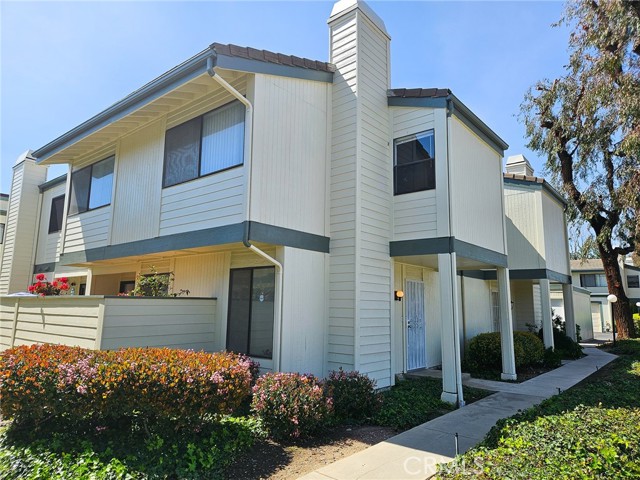 Detail Gallery Image 1 of 18 For 10566 Sunland Bld #1,  Sunland,  CA 91040 - 3 Beds | 2/1 Baths