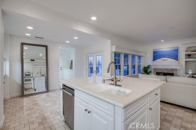 2569 Bungalow Place, Corona del Mar CA: https://media.crmls.org/medias/9777dfd2-fa68-44d1-8b7c-e93cc08acb0e.jpg