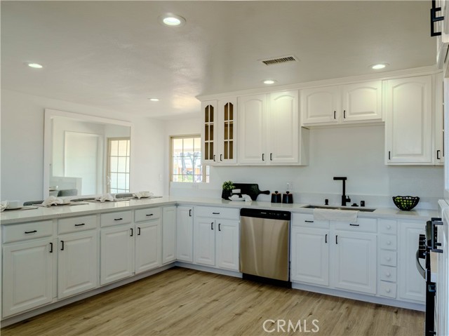 Detail Gallery Image 8 of 42 For 15801 Malpais Ln, Victorville,  CA 92394 - 3 Beds | 2 Baths