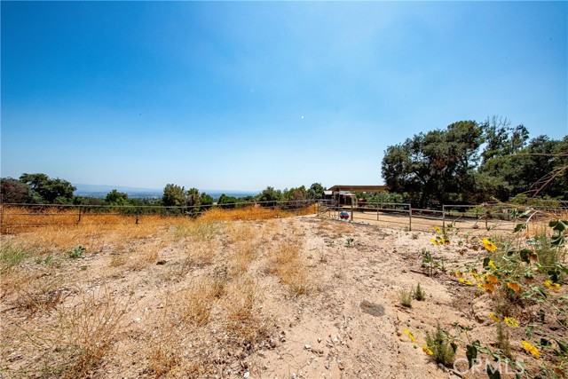 3597 Shaw Ranch Road, Pasadena CA: https://media.crmls.org/medias/97780627-5fa3-4143-b6b7-3c500f96a750.jpg