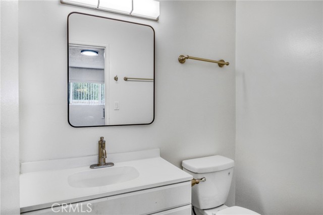 Detail Gallery Image 13 of 17 For 6643 De Longpre #5,  Los Angeles,  CA 90028 - 2 Beds | 2 Baths