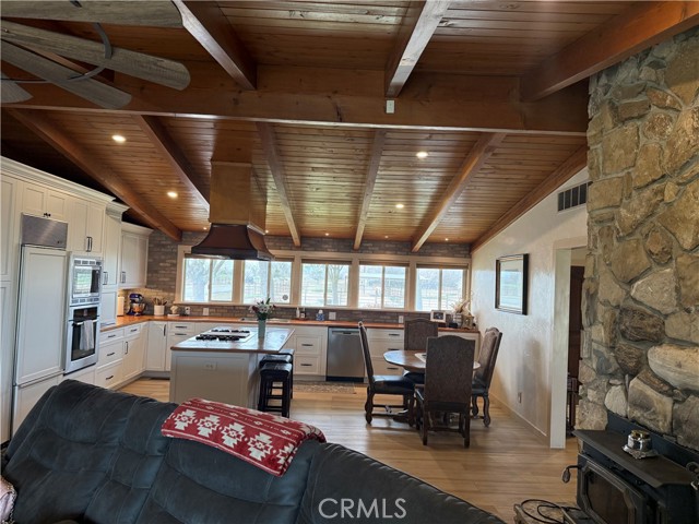 Detail Gallery Image 6 of 65 For 25565 Road 13, Chowchilla,  CA 93610 - 4 Beds | 3 Baths