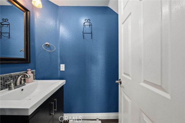 Detail Gallery Image 15 of 57 For 568 Brookhaven Dr, Corona,  CA 92879 - 4 Beds | 2/1 Baths