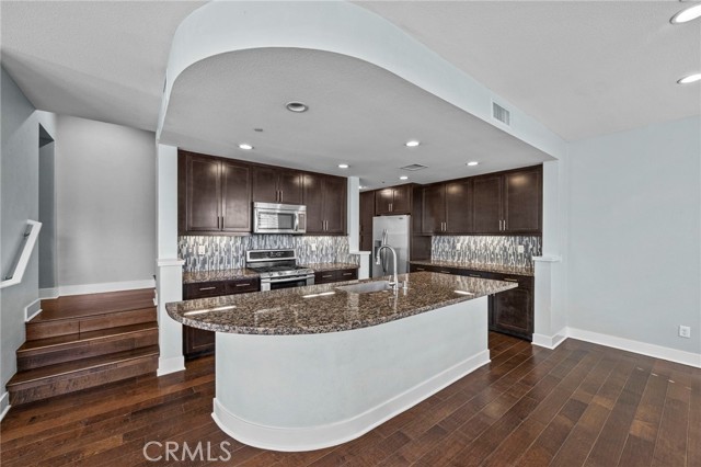 3 Compass Court, Aliso Viejo CA: https://media.crmls.org/medias/977ac66c-ee0f-439c-b42c-23537aeef4cc.jpg