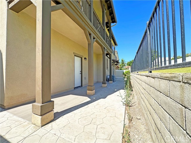 1635 Faldo Court, Upland CA: https://media.crmls.org/medias/977b943f-ac98-4632-ab97-a4b2e8b232e6.jpg