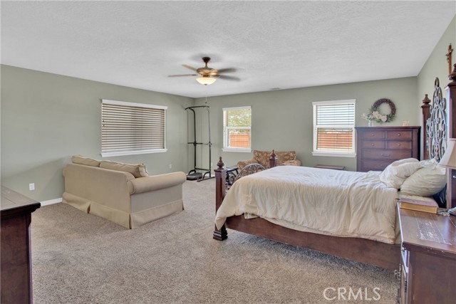 7330 Smoke Tree Road, Phelan CA: https://media.crmls.org/medias/977c32de-1874-4620-af0d-284e3064936f.jpg