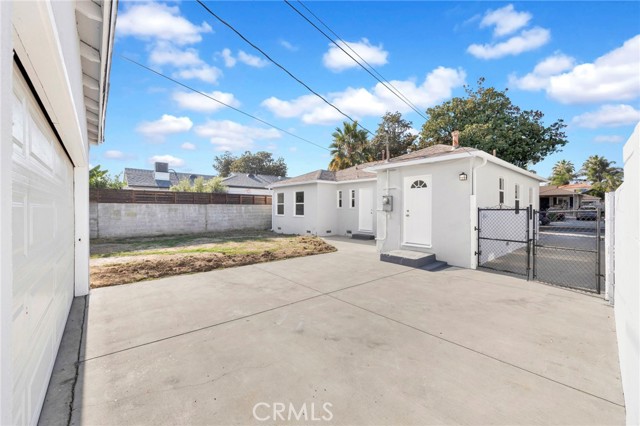 17350 Hamlin Street, Lake Balboa CA: https://media.crmls.org/medias/977c430b-4c4c-4f9a-a681-28303efd356f.jpg
