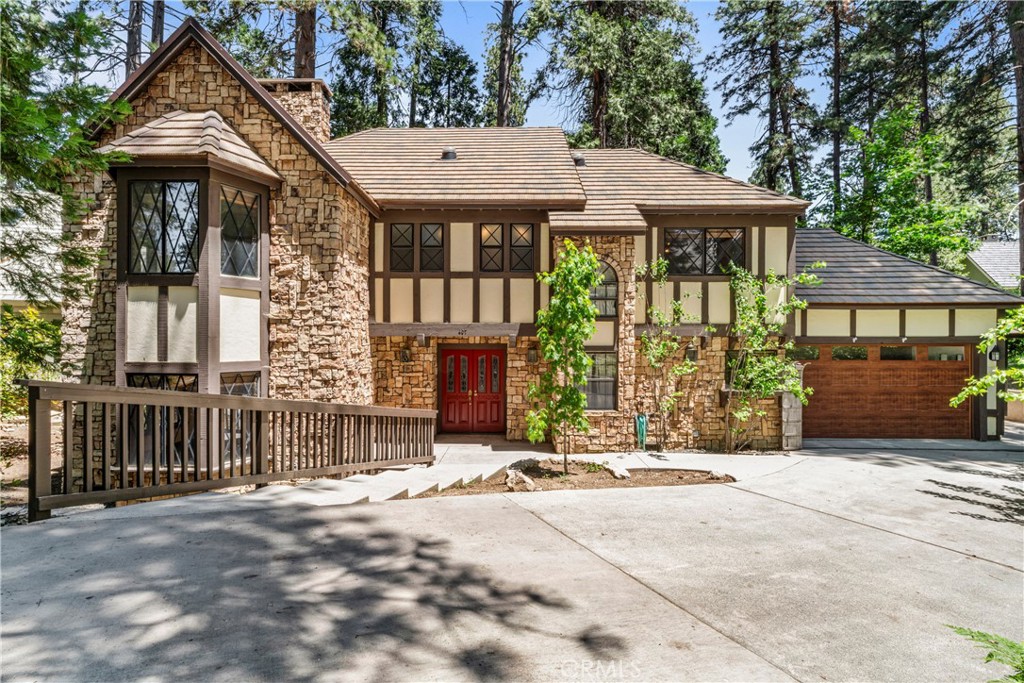 407 Giant Oak Circle