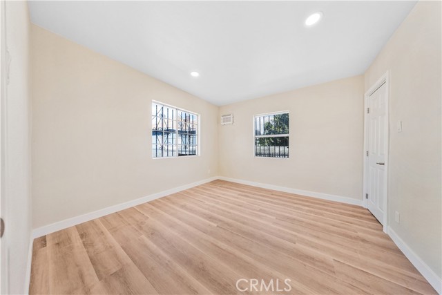 Detail Gallery Image 17 of 36 For 122 W 53rd Back Unit,  Los Angeles,  CA 90037 - 1 Beds | 1 Baths