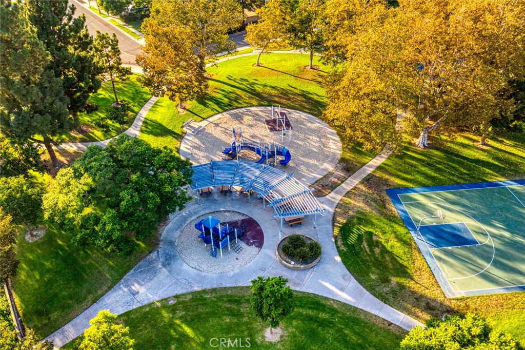 https://media.crmls.org/medias/977dda19-fc21-4e41-9019-c433512ba333.jpg?preset=X-Large