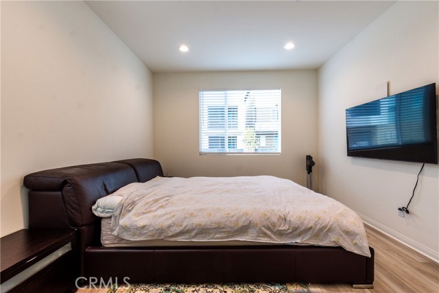 Detail Gallery Image 5 of 38 For 2118 Lacy Crossing Dr, Santa Ana,  CA 92701 - 4 Beds | 3/1 Baths