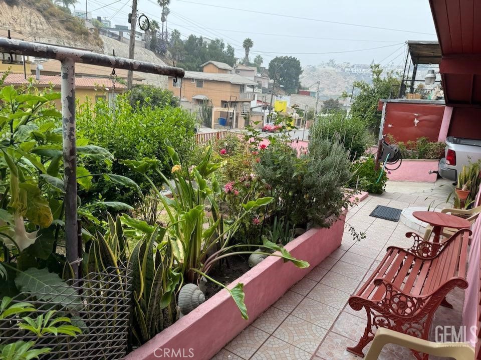 https://media.crmls.org/medias/977ebf3a-a470-4c1c-88c8-6d1ca04cf265.jpg?preset=X-Large