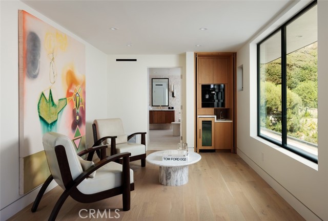 1105 Skyline Drive, Laguna Beach CA: https://media.crmls.org/medias/977ef7b5-e613-451b-beb4-bbe7ec0bacea.jpg