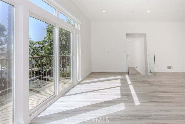 Detail Gallery Image 10 of 40 For 1039 E Santa Anita Ave, Burbank,  CA 91501 - 3 Beds | 3 Baths