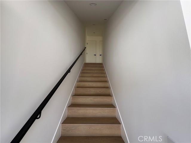 Detail Gallery Image 19 of 21 For 14165 Calvert St, Van Nuys,  CA 91401 - 4 Beds | 4 Baths