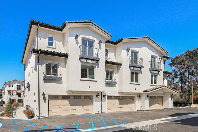 32 Spyglass Avenue, Phillips Ranch CA: https://media.crmls.org/medias/977f471b-5d7c-4983-a5a4-0e864d2c4433.jpg