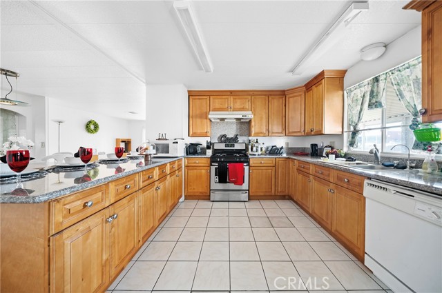 1441 Paso Real Avenue, Rowland Heights CA: https://media.crmls.org/medias/977f6013-328d-46e4-8f52-4d1a3c71e5c3.jpg