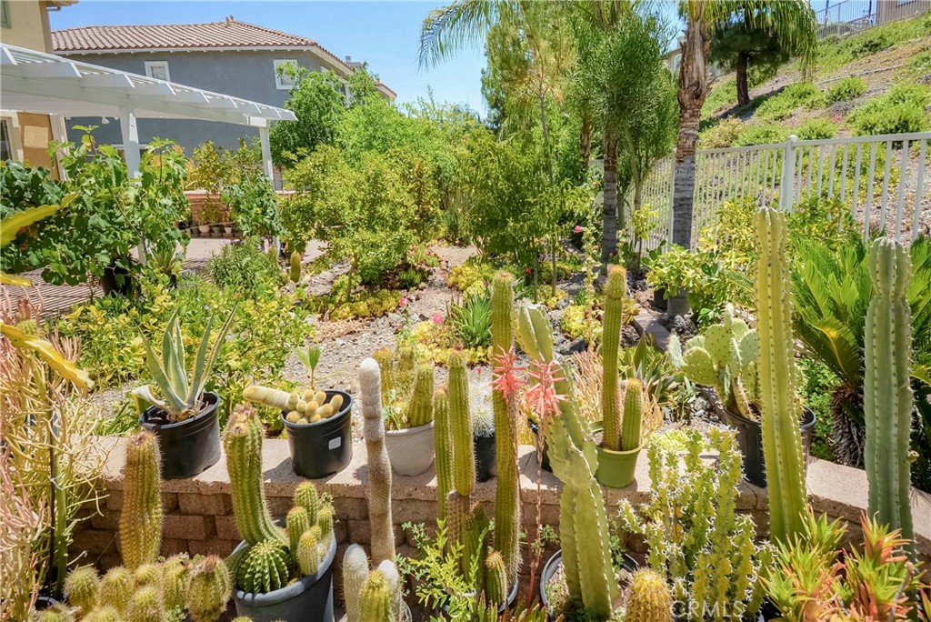 https://media.crmls.org/medias/97803686-2ef6-4017-82d4-b75a08d5c5ca.jpg?preset=X-Large