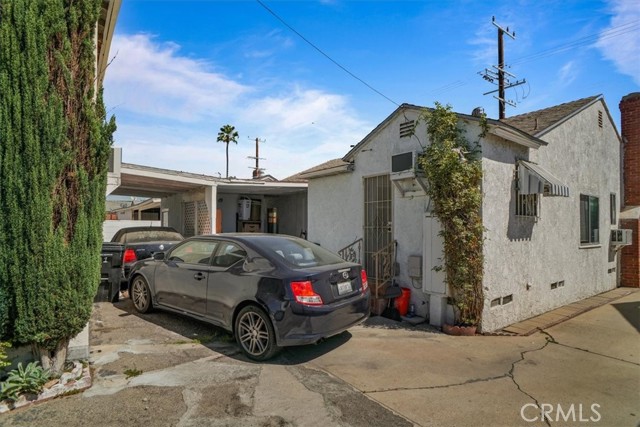 7343 Tujunga Avenue photo 3