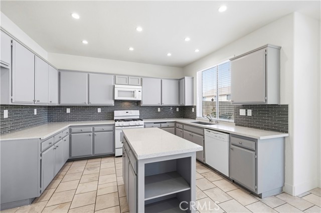 Detail Gallery Image 4 of 60 For 5319 Essex, Palmdale,  CA 93552 - 4 Beds | 3 Baths