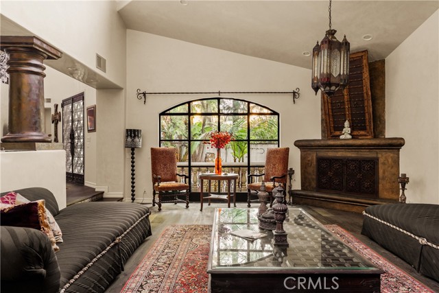 Detail Gallery Image 8 of 44 For 4909 Woodley Ave, Encino,  CA 91436 - 5 Beds | 4 Baths