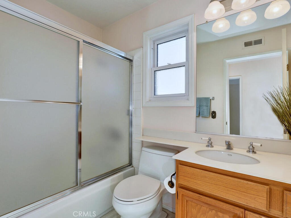 Secondary bathroom upstairs
