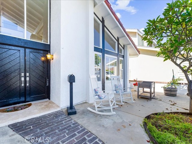 Detail Gallery Image 2 of 42 For 8871 Dorsett Dr, Huntington Beach,  CA 92646 - 4 Beds | 3 Baths