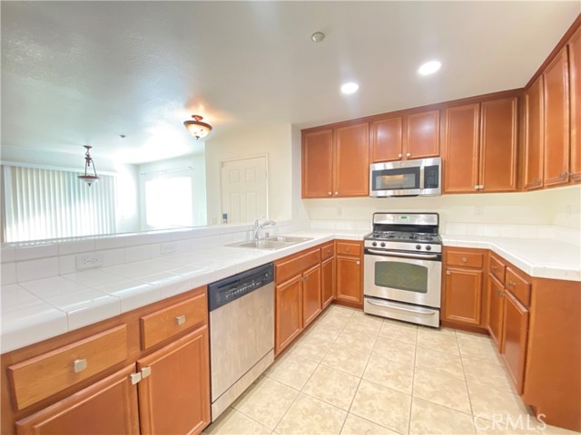 Image 5 of 21 For 15605 Lasselle Street 6