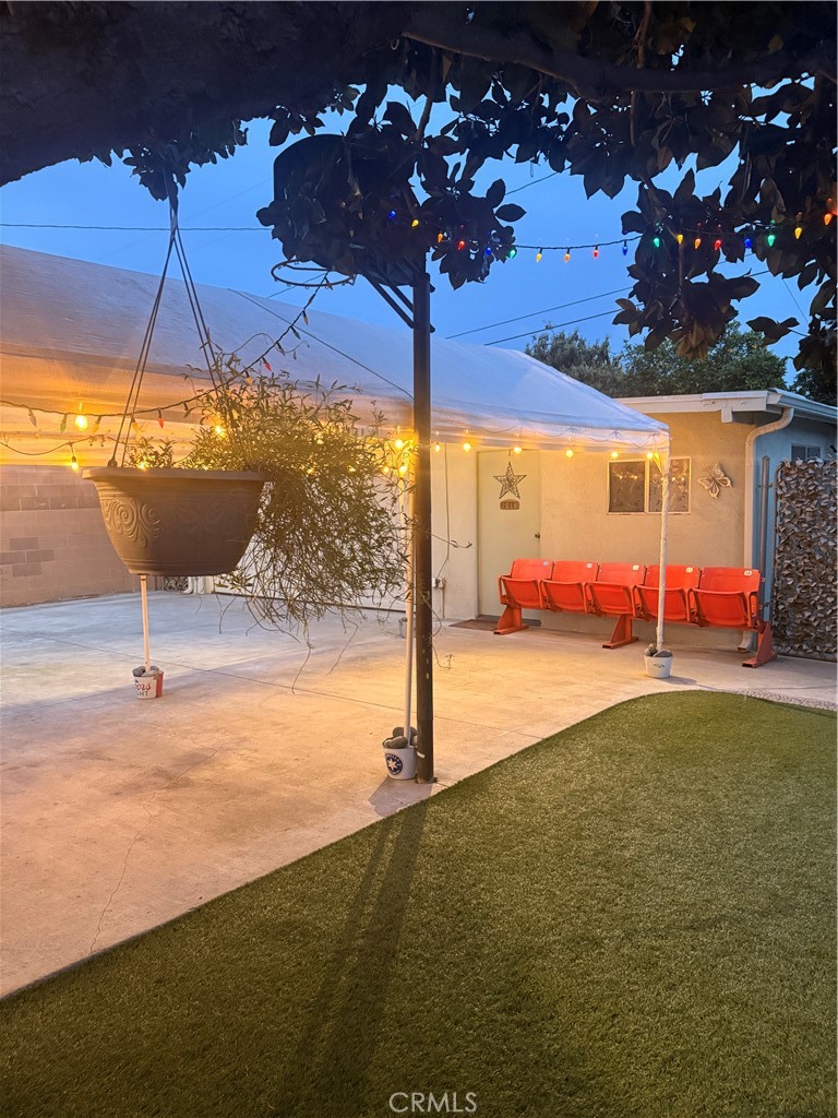 https://media.crmls.org/medias/97847767-d5cf-4ccb-8df2-3353a53e34da.jpg?preset=X-Large