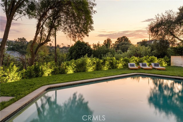 4041 Sapphire Drive, Encino CA: https://media.crmls.org/medias/978495fa-6cef-48f6-88e9-5c28487c69d3.jpg
