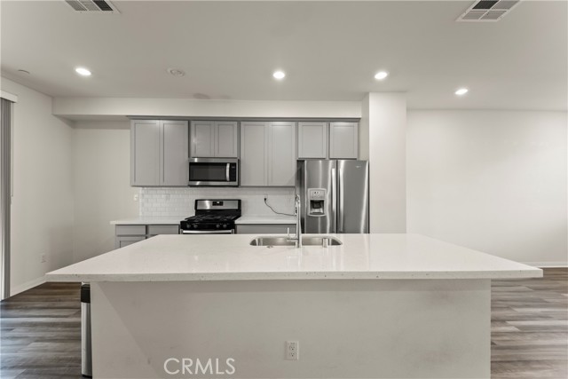 Detail Gallery Image 13 of 31 For 18443 Montage, Northridge,  CA 91324 - 3 Beds | 4 Baths