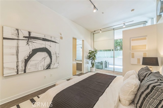 4080 Glencoe, Marina del Rey CA: https://media.crmls.org/medias/97869035-815d-4677-b0f7-003fbc17984a.jpg