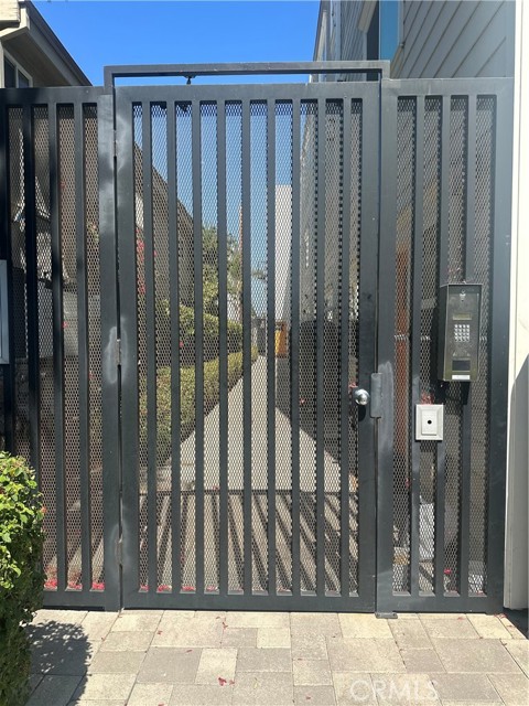 4818 Satsuma Avenue, North Hollywood CA: https://media.crmls.org/medias/978745ca-4a7d-4781-b09b-7381a870c056.jpg