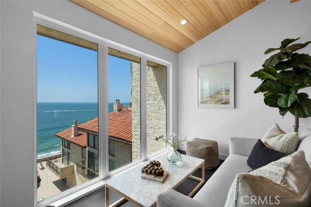 555 Esplanade, Redondo Beach CA: https://media.crmls.org/medias/978795b9-06a0-4269-82d3-3f89ce360f0a.jpg