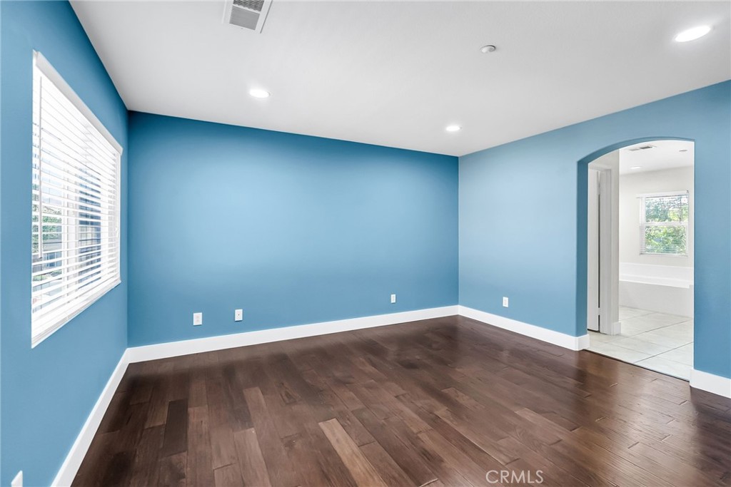 https://media.crmls.org/medias/97879dfa-69d9-4b27-a029-8a014e195b08.jpg?preset=X-Large