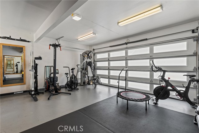 240 W Gainsborough Road, Thousand Oaks CA: https://media.crmls.org/medias/97890d52-a446-4395-8e61-2646b309defd.jpg