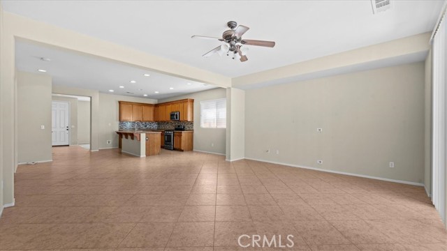 Detail Gallery Image 5 of 22 For 11768 Tiffany, Victorville,  CA 92392 - 3 Beds | 2 Baths