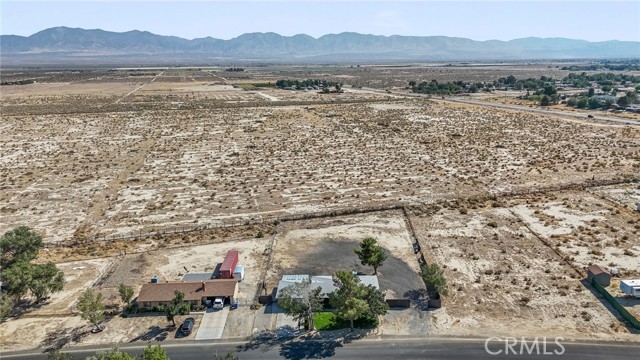17208 Rawhide Avenue, Lake Los Angeles CA: https://media.crmls.org/medias/978ace02-ad9c-4887-a79a-c292649ed4db.jpg