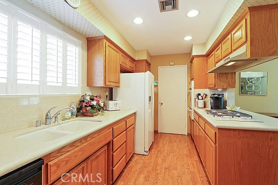 743 Churchill photo 9
