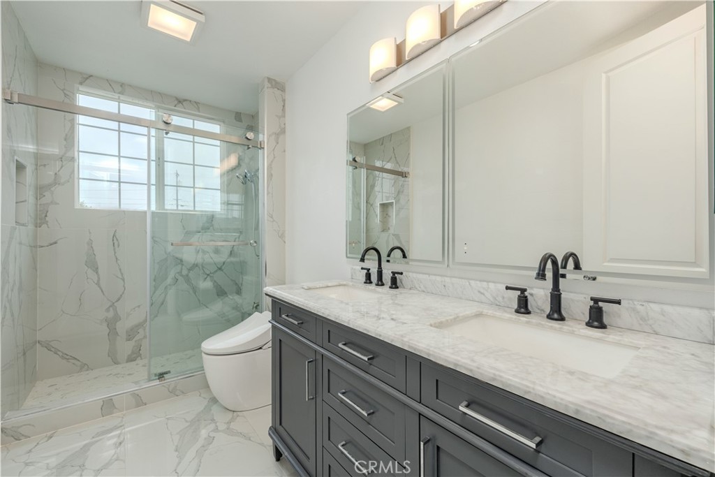 1224 E Live Oak Court