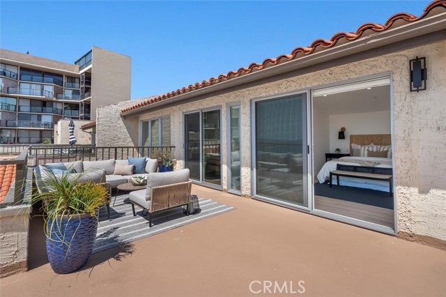 555 Esplanade, Redondo Beach CA: https://media.crmls.org/medias/978c34ae-5de8-43d3-84c9-c79ce0f749af.jpg