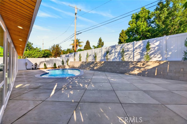 16445 Kingsbury photo 46