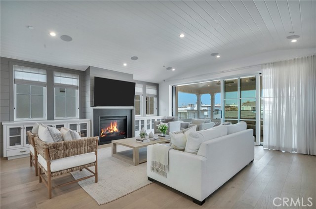Detail Gallery Image 16 of 49 For 620 12th Street, Manhattan Beach,  CA 90266 - 5 Beds | 4/1 Baths