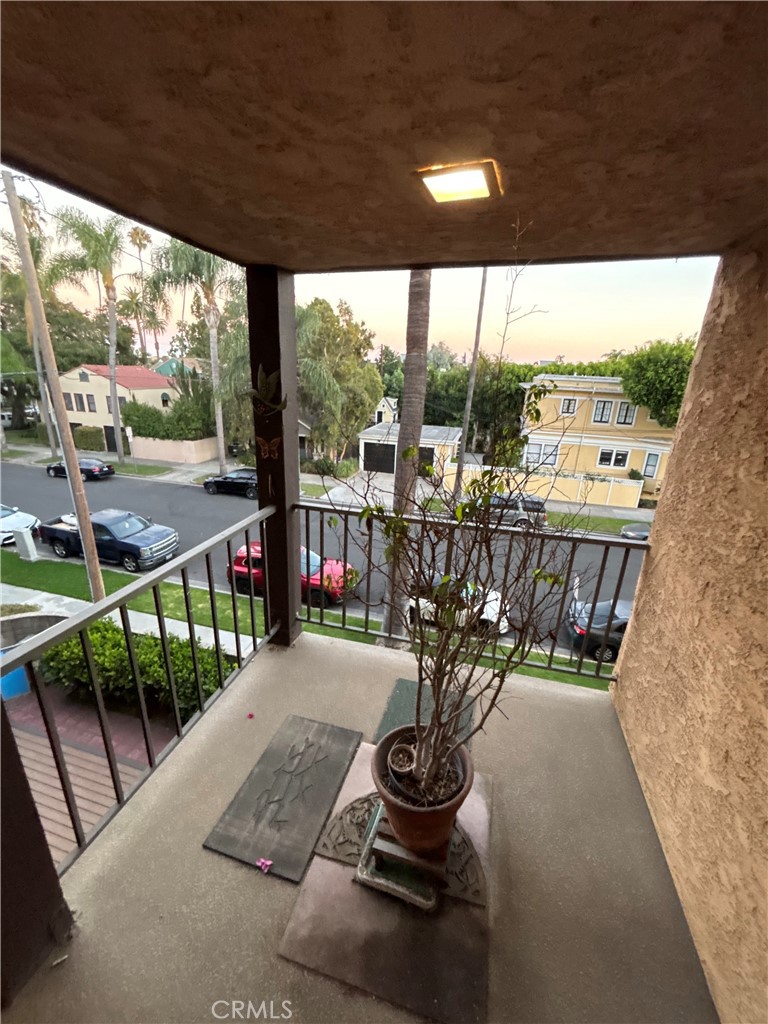 https://media.crmls.org/medias/978e9f3d-48a4-4a2b-ba12-3fd463ce90ea.jpg?preset=X-Large
