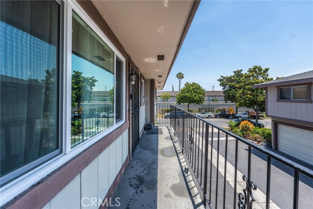 Detail Gallery Image 3 of 18 For 1120 S Mantle Ln 8d,  Santa Ana,  CA 92705 - 2 Beds | 1 Baths