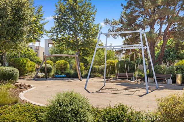 470 Lobata, Irvine CA: https://media.crmls.org/medias/979184fb-71a1-4ded-a8f1-830c61576c23.jpg