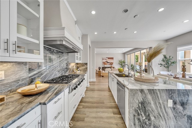 Detail Gallery Image 6 of 62 For 61 Windwalker Way, Tustin,  CA 92782 - 6 Beds | 5/1 Baths